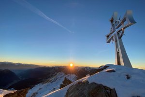 Berggipfel Hohe Kreuzspitze im Winter